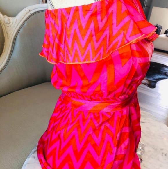 #46 Ruffled strapless dress - Picture 4 of 11